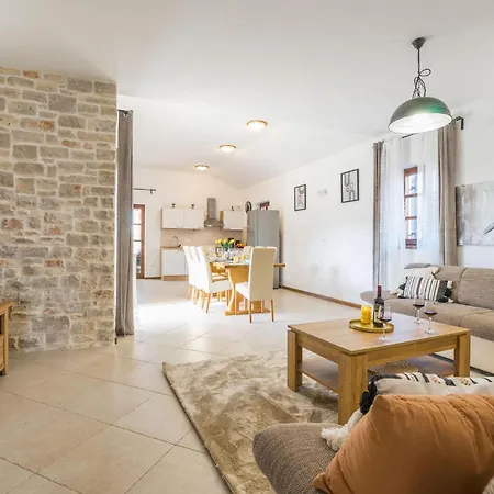 펜션 Four-bedroom In Muline Donje Selo