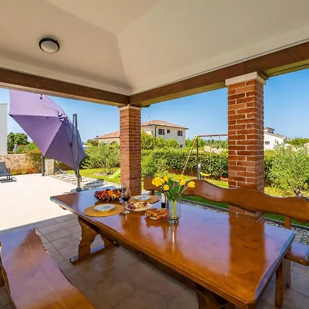 Four-bedroom In Muline * Donje Selo