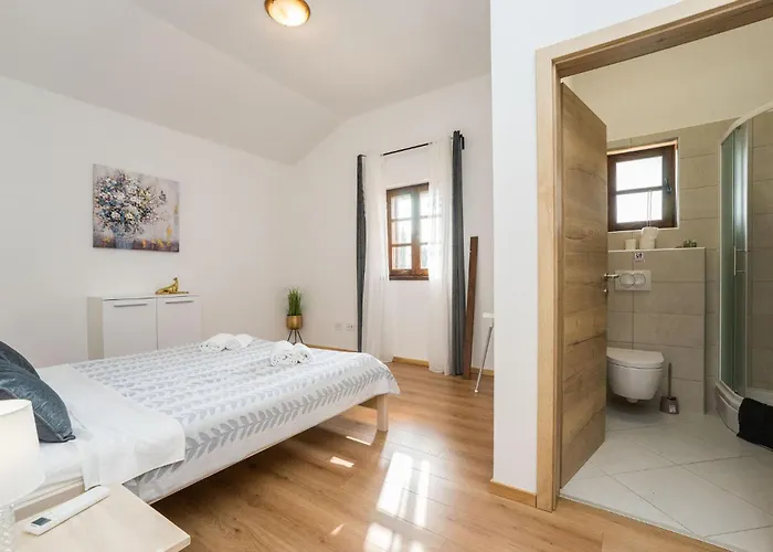 Four-bedroom In Muline Vikendica *