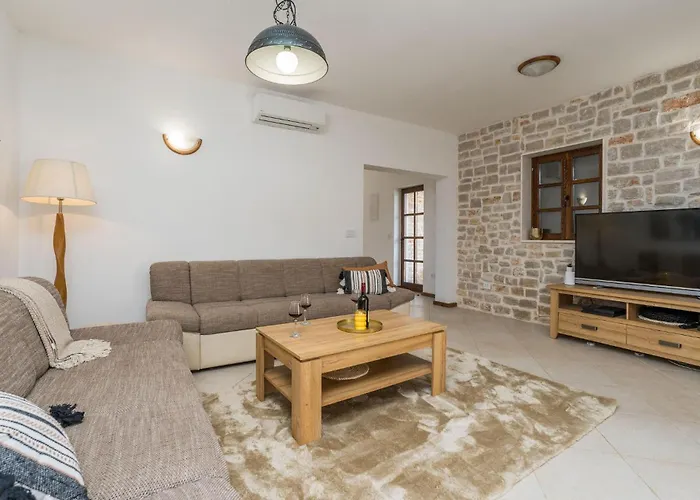 Four-bedroom In Muline * Soline (Dalmatia)